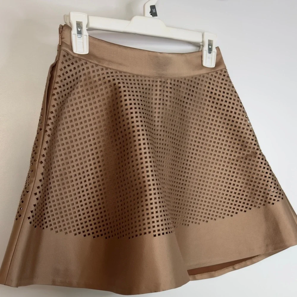 Club Monaco Beige Perforated Mini Skirt - Picture 6 of 8
